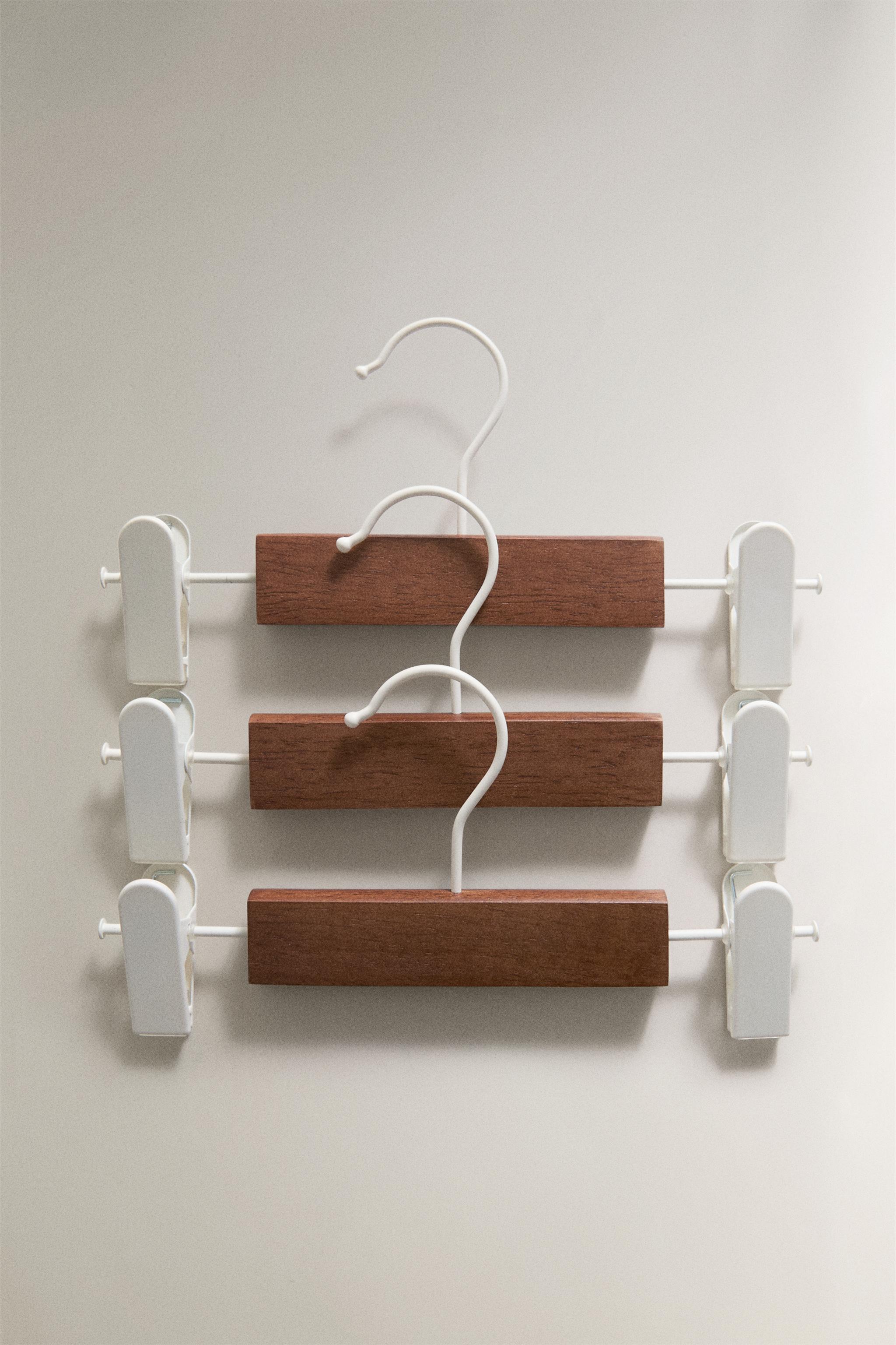 KIDS’ WOODEN CLIP HANGERS (SET OF 3)